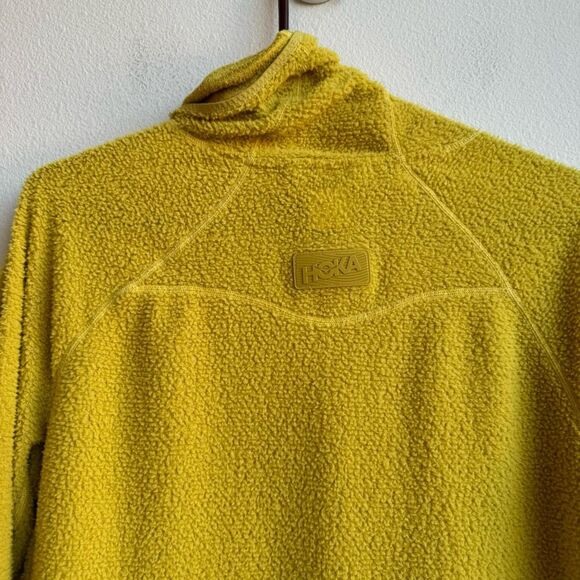 Hoka Base Camp Yellow Mock Neck Running Gym Fleece Sweatshirt Men's Size Medium - Picture 9 of 9
